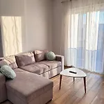 Jon's Tirana